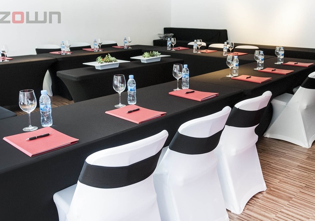 Konferenzraum, Norman-Stühle, Zown Maxchief